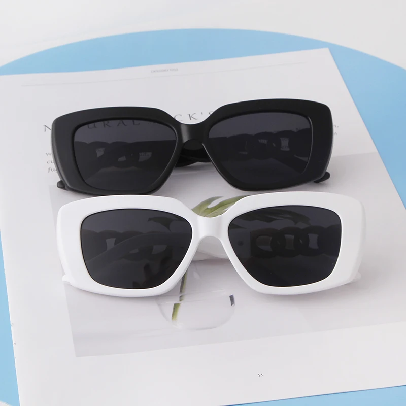 トレンディなブラウン中空アウトスクエアサングラス女性ブランド - Men'S Accessories In The 90S のレビューと価格
